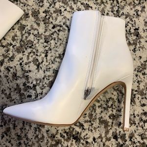 Nine West Tomorrow white Ankle Booties